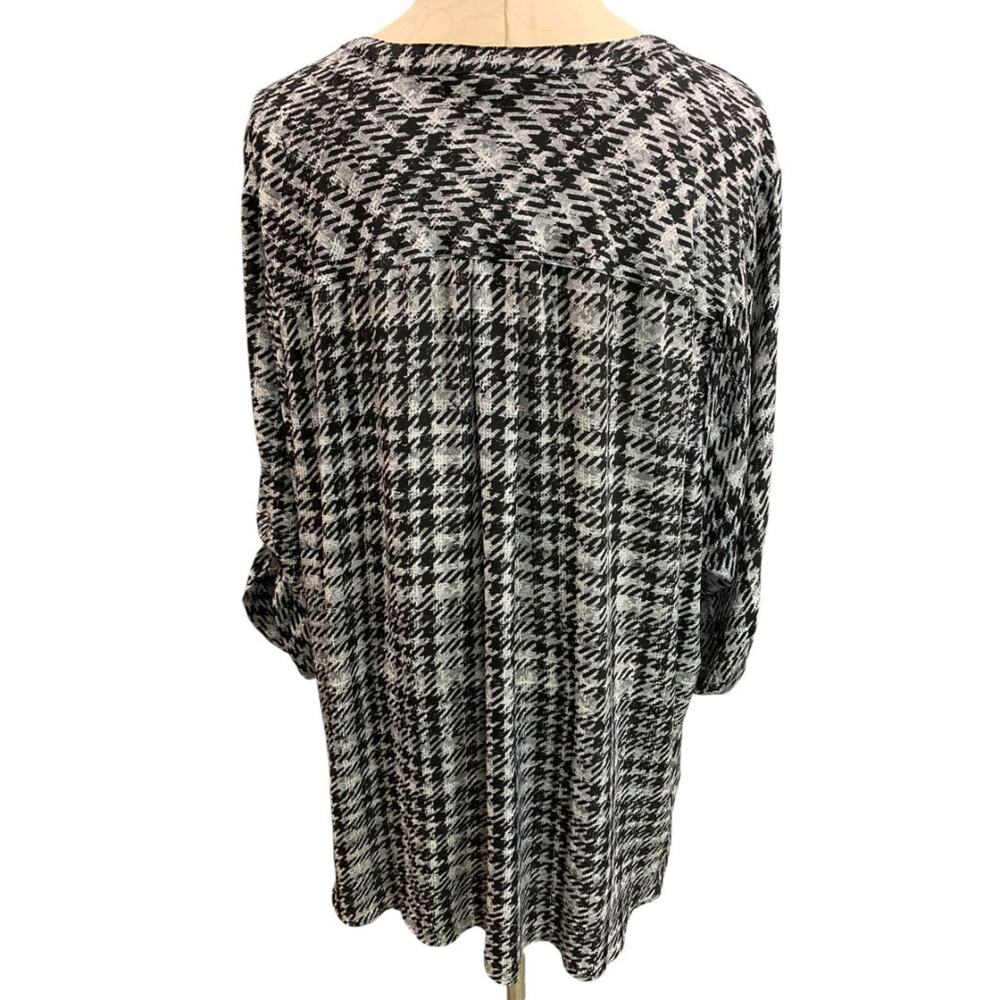 Size 5X Torrid Harper Blouse Shirt Womens Black Gray Roll Tab Sleeve - Picture 6 of 9